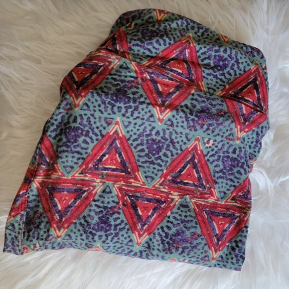 Tall and Curvy LuLaRoe Sage Green and Red Geometric Buttery Soft Leggings XXL - Picture 1 of 16